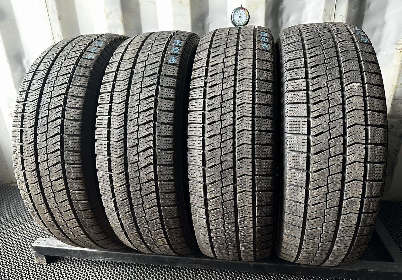 Bridgestone Bridgestone Blizzak VRX2 215/65 R16 98Q