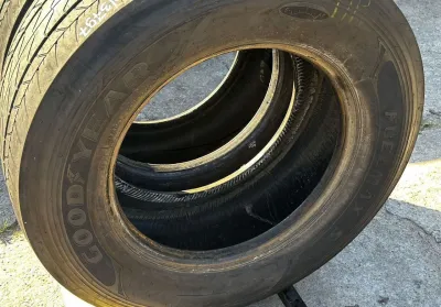 Грузовые шины бу 385 55 22 5 Goodyear Fuelmax S — фото 6