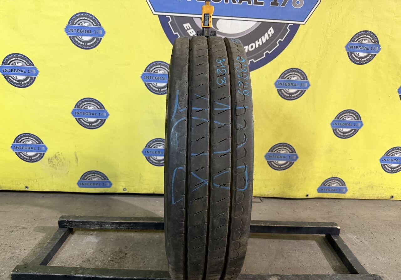 Uniroyal Uniroyal 215/75 R17.5 бу