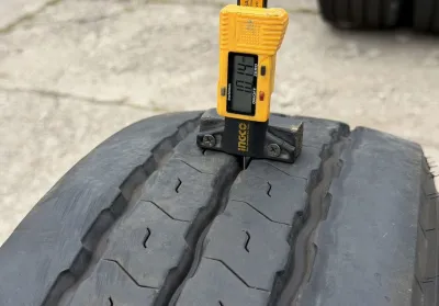 Грузовые шины б/у Goodyear kmax T 245 70 R17.5 — фото 4